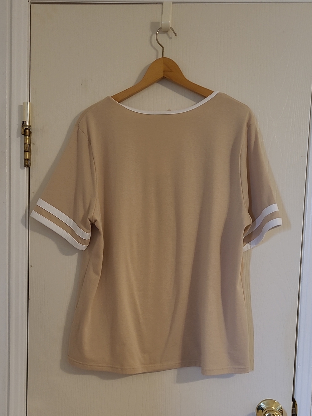 Shewin Color Block Top - Picture 4 of 7